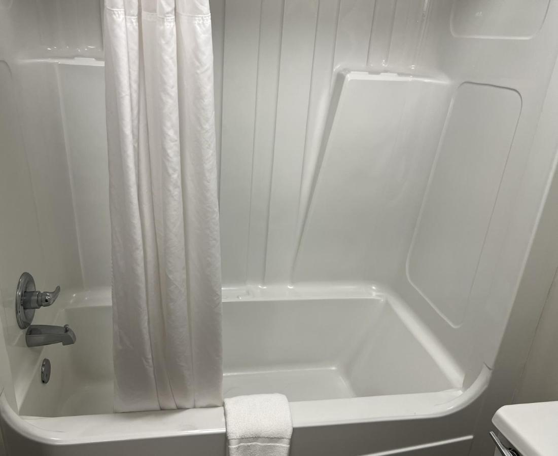 Days Inn By Wyndham Valdosta I-75 Экстерьер фото