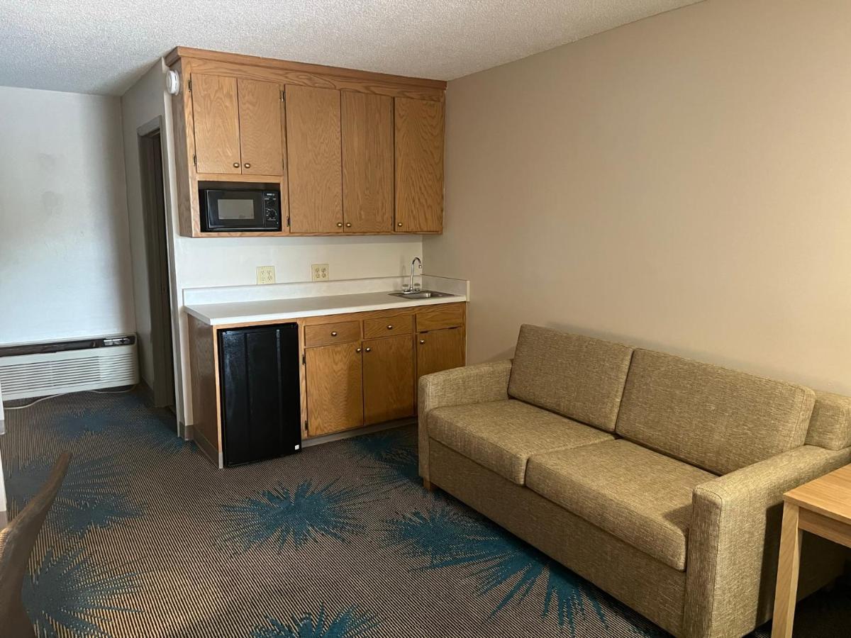 Days Inn By Wyndham Valdosta I-75 Экстерьер фото