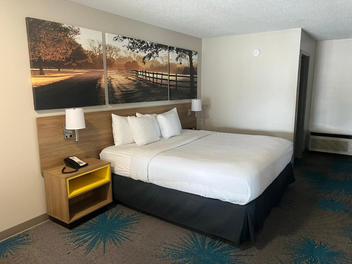 Days Inn By Wyndham Valdosta I-75 Экстерьер фото