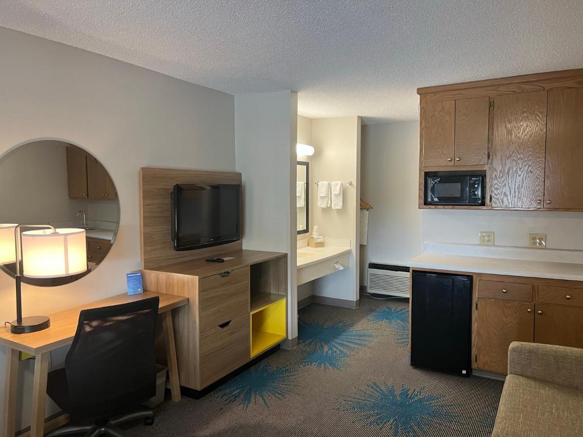 Days Inn By Wyndham Valdosta I-75 Экстерьер фото