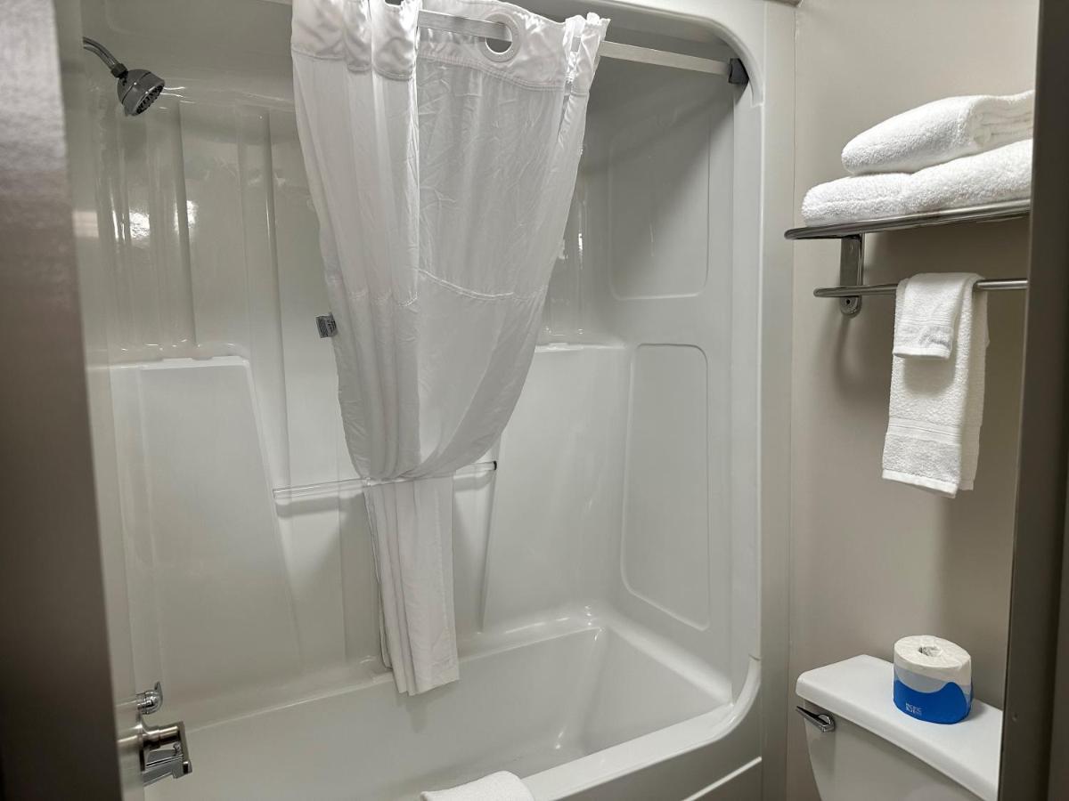 Days Inn By Wyndham Valdosta I-75 Экстерьер фото