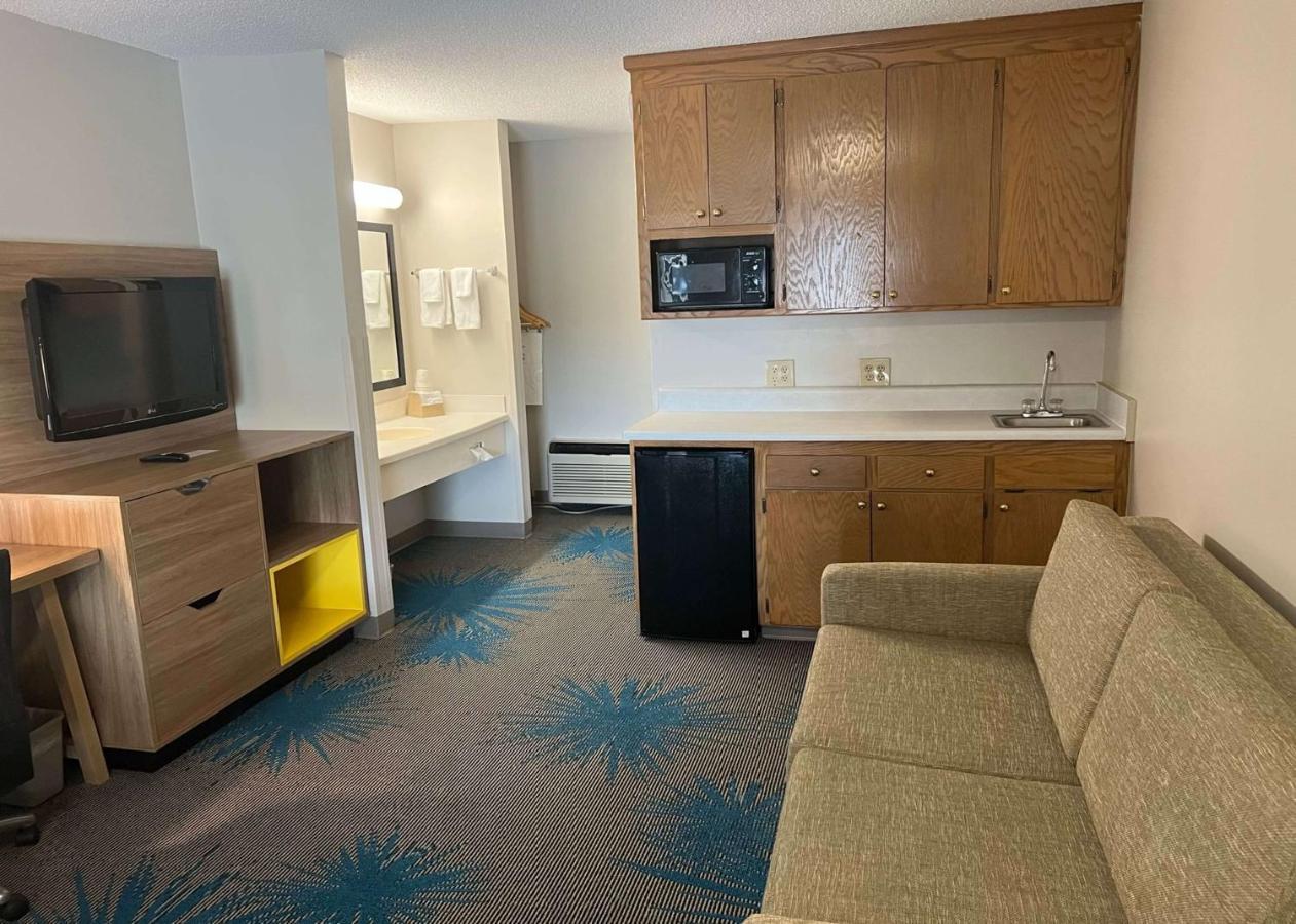 Days Inn By Wyndham Valdosta I-75 Экстерьер фото