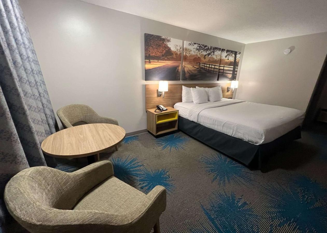 Days Inn By Wyndham Valdosta I-75 Экстерьер фото