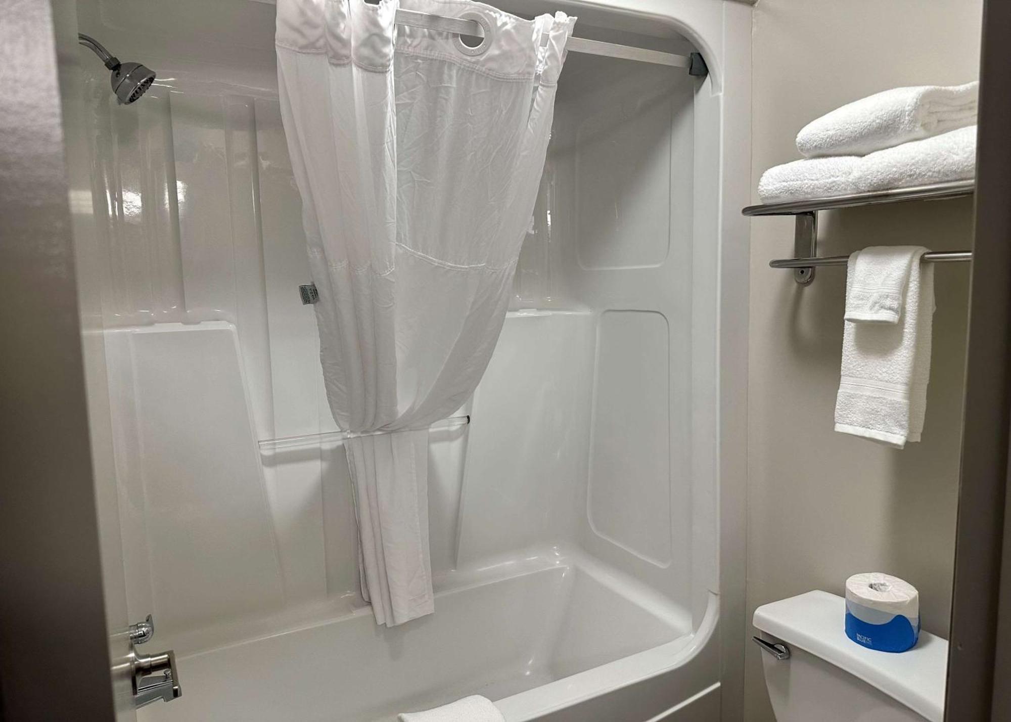Days Inn By Wyndham Valdosta I-75 Экстерьер фото