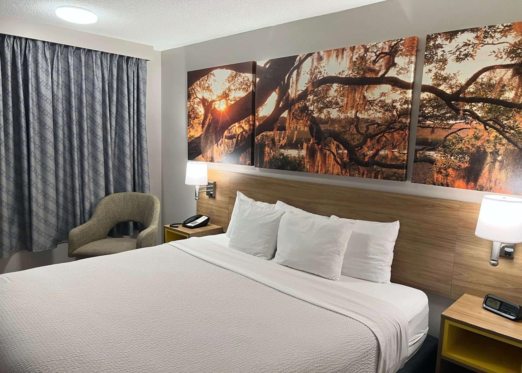 Days Inn By Wyndham Valdosta I-75 Экстерьер фото